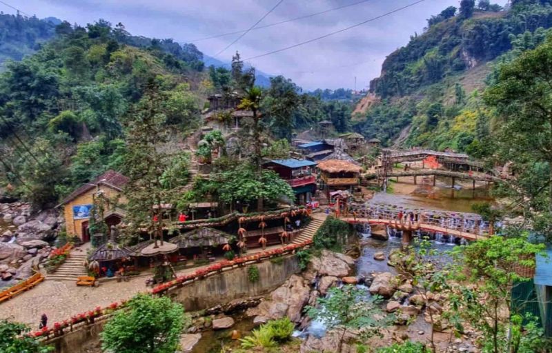 How to get to Cat Cat Village quickly and safely