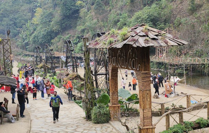 How to get to Cat Cat village from Hanoi (for first-time visitors)
