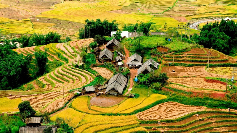 Ta Phin village