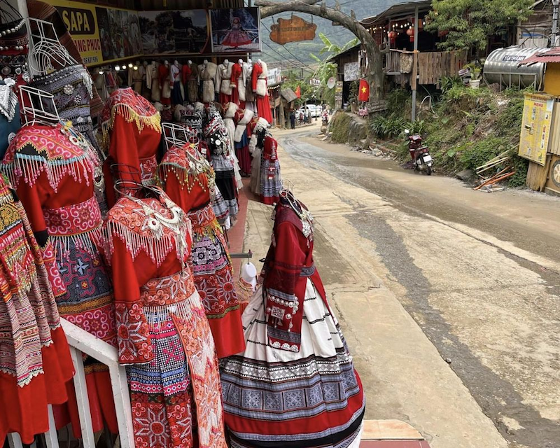 Where to rent traditional costumes in Cat Cat village?