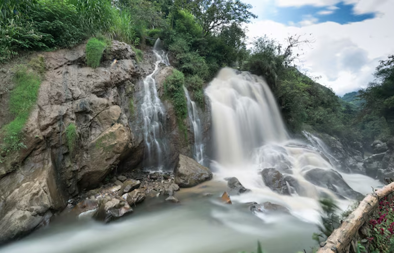 Tien Sa stream and Cat Cat waterfall 