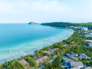Where is Khem beach located and how to get there