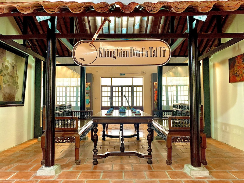 The Đờn ca tài tử space is recreated by Vĩnh Long Provincial Museum within the Ethnic Cultural Exhibition Hall