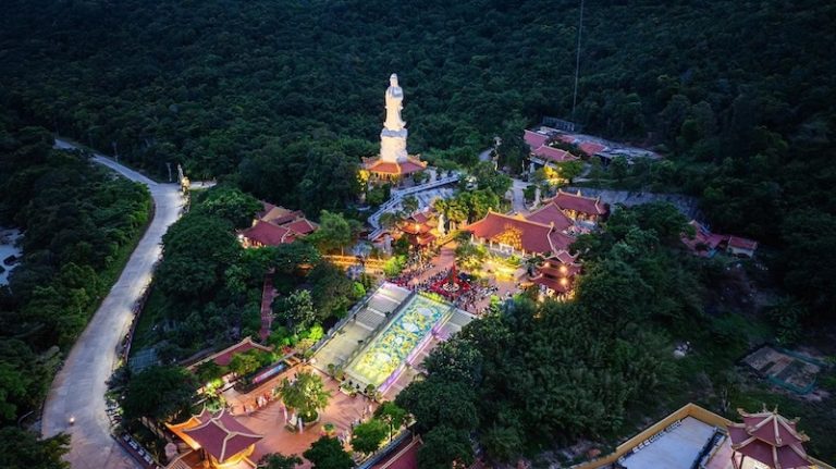 The whole scene of ho quoc temple is rich and vibrant