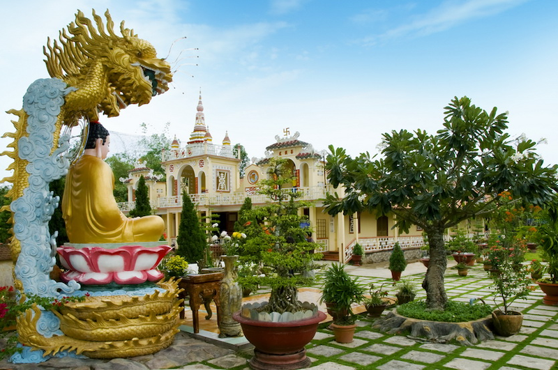 Tien Chau Pagoda is not only famous for its ancient beauty but also for its profound spiritual value that has followed the people of Vinh Long for more than three centuries. 