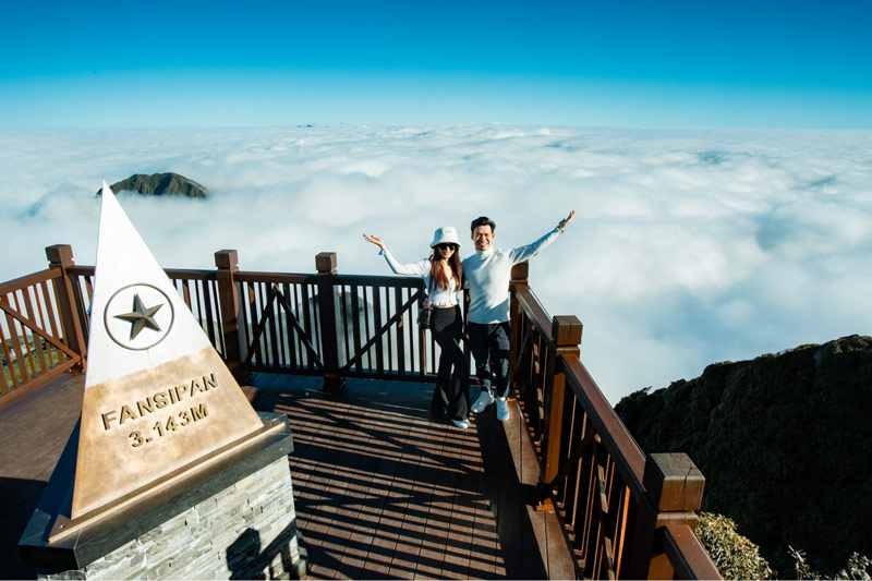 Tourists are checking in at the 3.143m high Fansipan peak