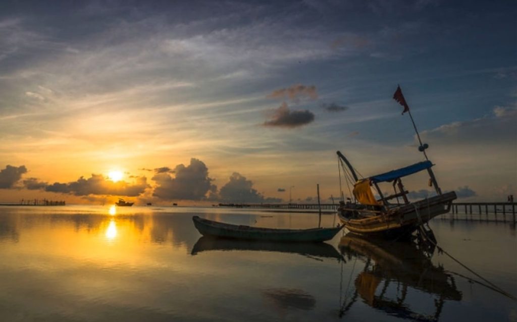 Another highly appreciated sunrise corner at Ham Ninh fishing village
