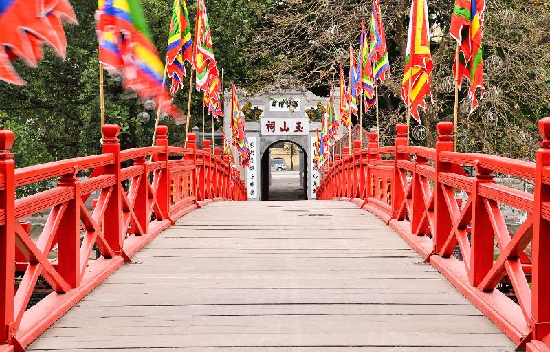 How to get to The Huc Bridge