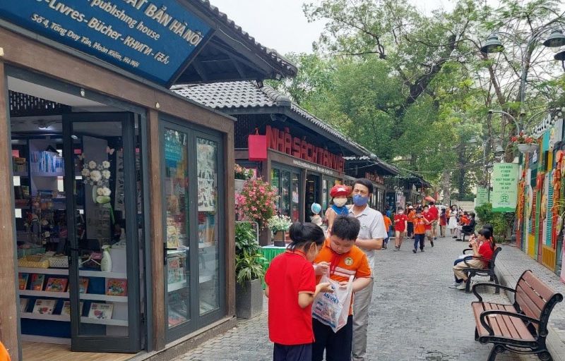 Overview of Hanoi Book Street