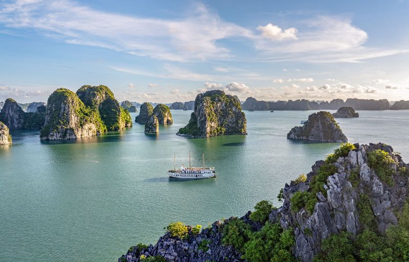 Transportation options from Hanoi to Bai Tu Long Bay