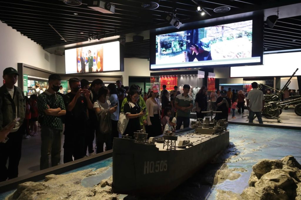 Vietnam Military History Museum Tours is full of amazing detailed models of ancient war scenes