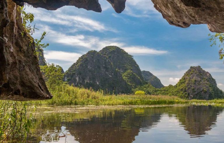 What is Van Long Lagoon in Ninh Binh