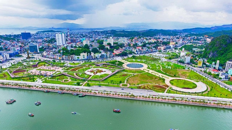 Ha Long Flower Park (about 300 – 400 m from Hon Gai market)