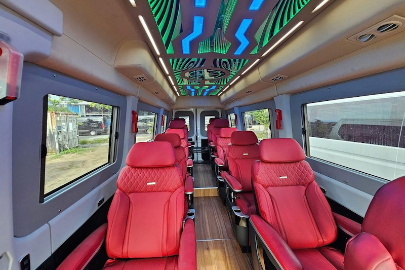 Famous limousine brands & daily departure times