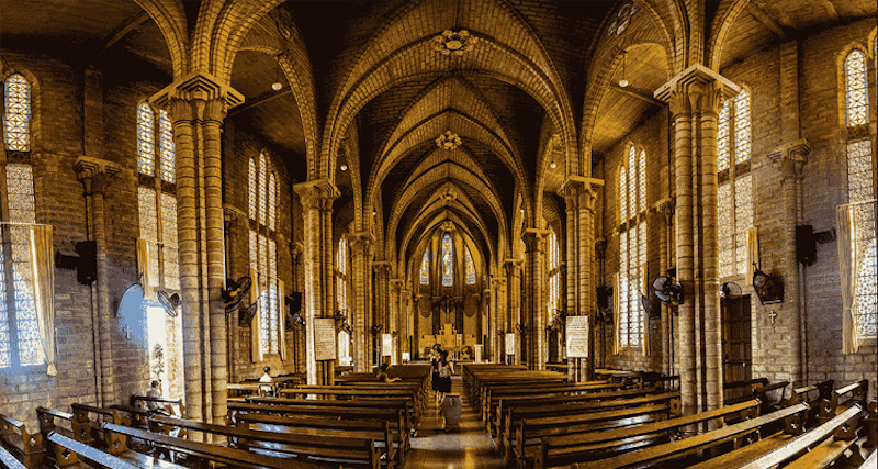 Nha Trang Mountain Church is open from early morning to late afternoon.