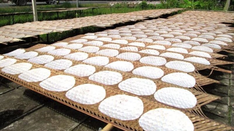 How banh trang rice paper is made