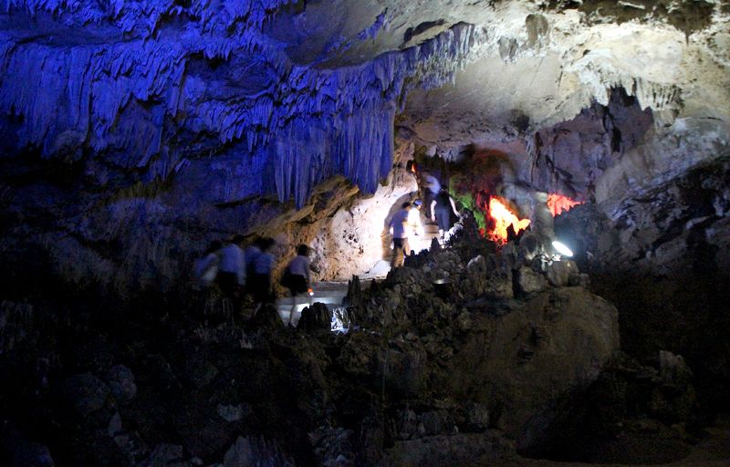 Thien Ha Cave boat experience