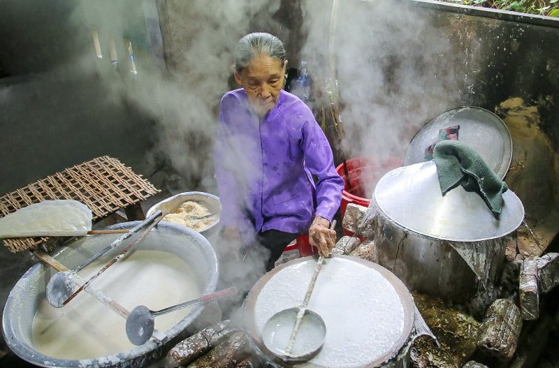 Where to try authentic banh trang rice paper in Vietnam