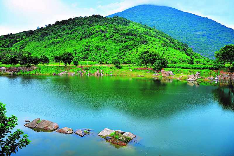 Nui Da Lake