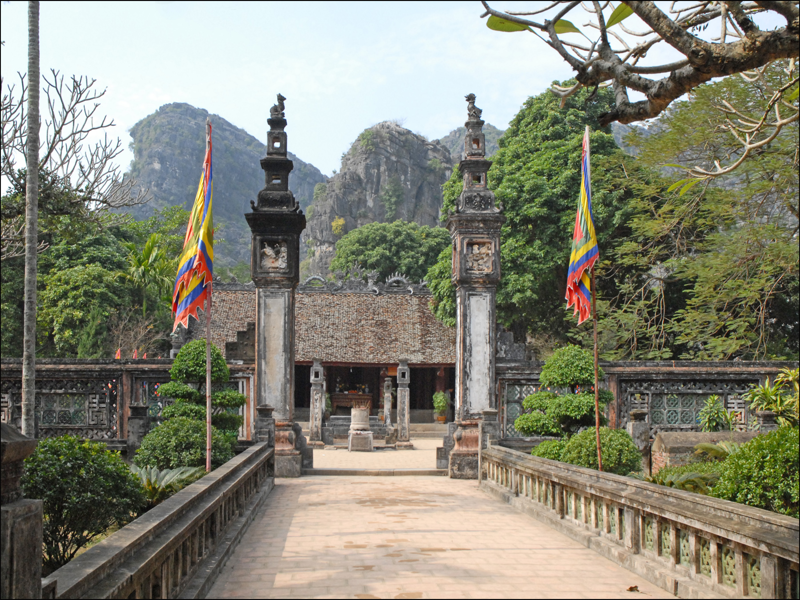 Dinh Tien Hoang Temple and Le Dai Hanh Temple