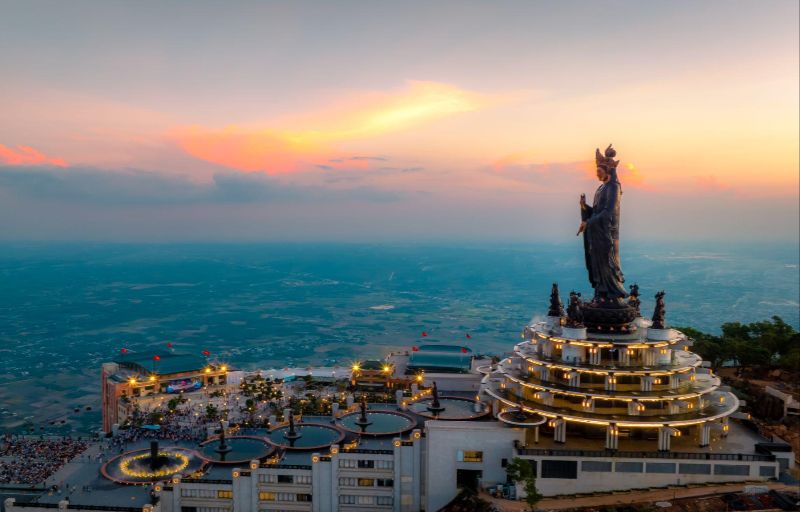 Activities to do at Ba Den Mountain