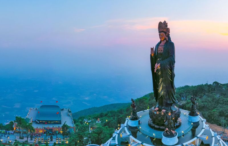 Best time to visit Ba Den Mountain