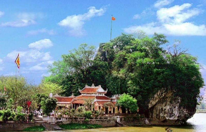 Best time to visit Non Nuoc Mountain