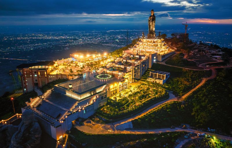 Entrance fees and cable car prices at Ba Den Mountain