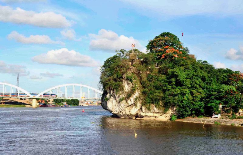 Non Nuoc Mountain - A Quiet Landmark in Ninh Binh