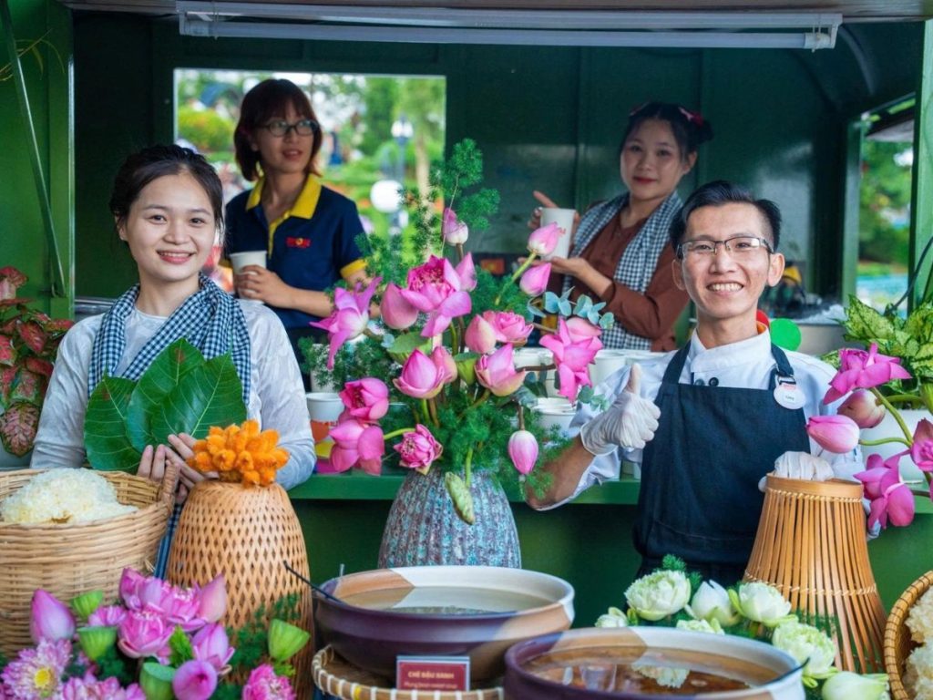 The Leaf Market, a distinctive culinary spot in Tay Ninh, attracts many tourists