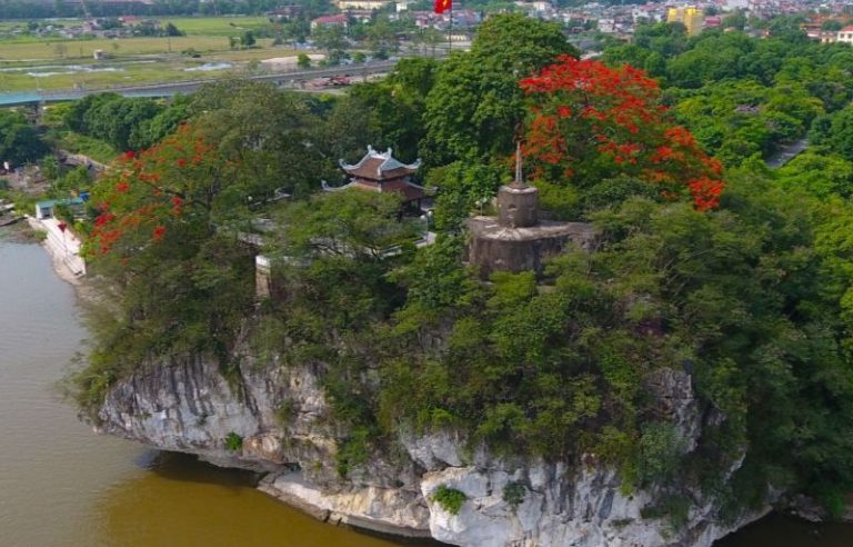 Viewpoints and scenery from Non Nuoc Mountain