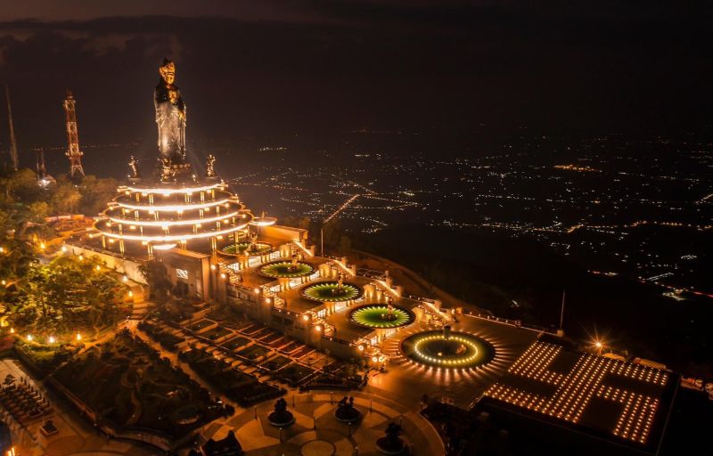 What to expect when arriving at Ba Den Mountain