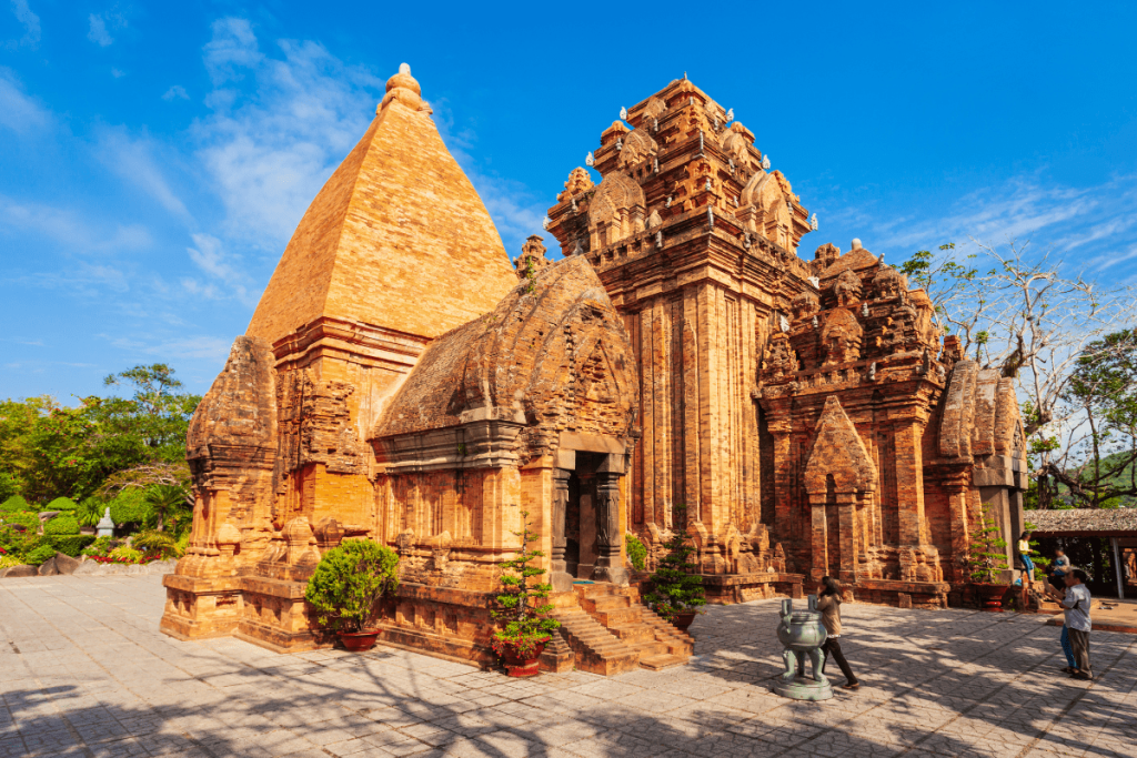 Po Sah Inu Cham Towers