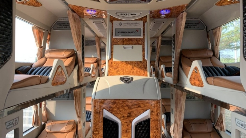 Traveling by bus or sleeper bus is the most common choice for budget - conscious travelers and backpackers