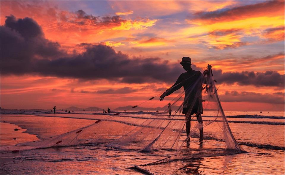 Watching the sunset alongside local life gives you a real feel for Mui Ne