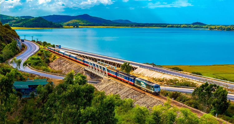 There isn't a train station right in the center of Mui Ne beach