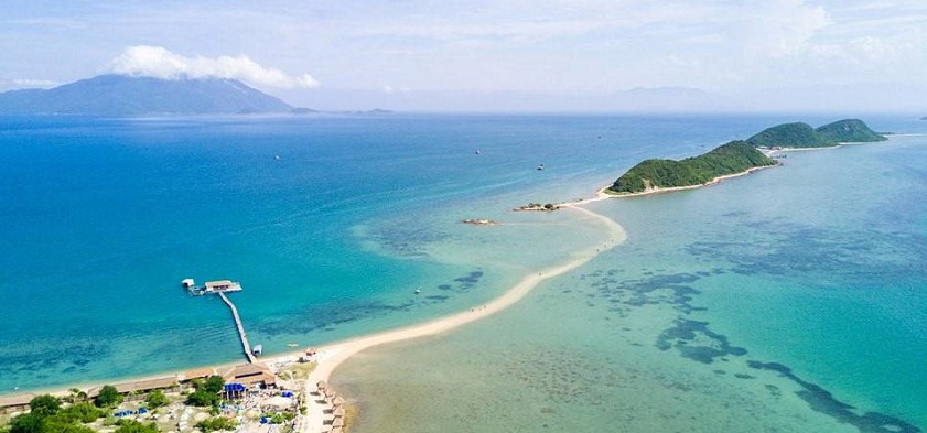 Diep Son island Nha Trang is located in Van Phong Bay, Khanh Hoa Province, Vietnam