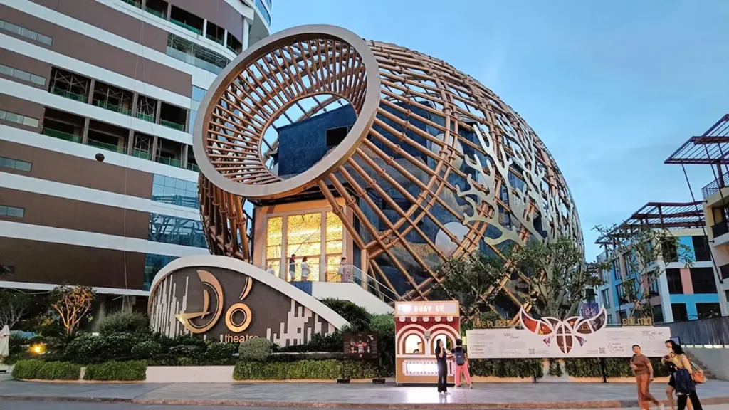 Do Theatre located inside the Vega City Nha Trang complex, at Bai Tien, Vinh Hoa Ward
