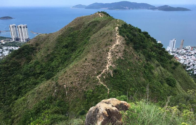 Where is Co Tien Mountain located