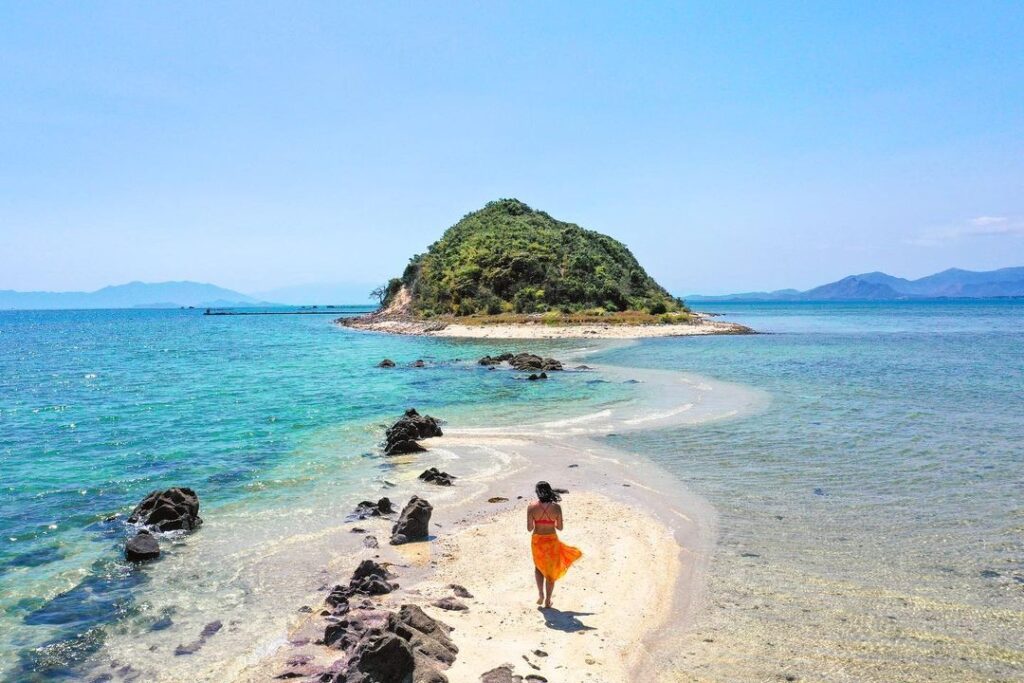 Experience the magic of walking on the unique underwater sandbar at Diep Son Island.