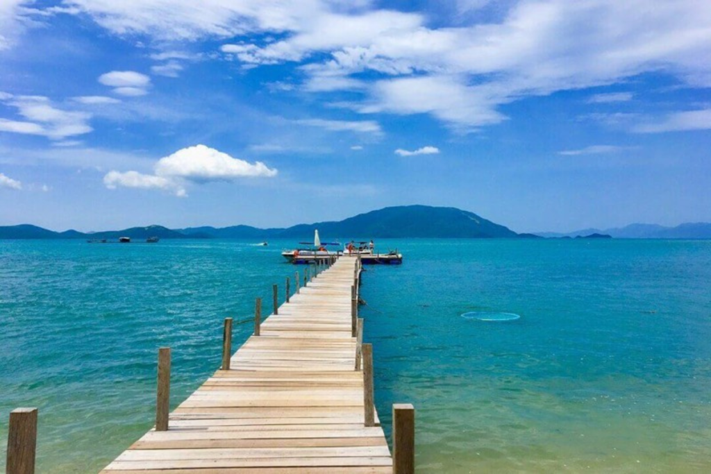 The total distance from Nha Trang to Diep Son island is about 60 kilometers (37 miles)