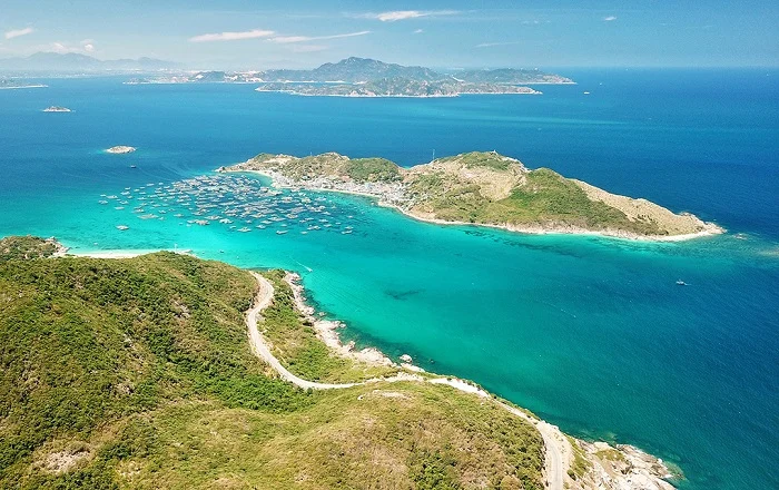 Cam Ranh Bay: The perfect destination for nature lovers