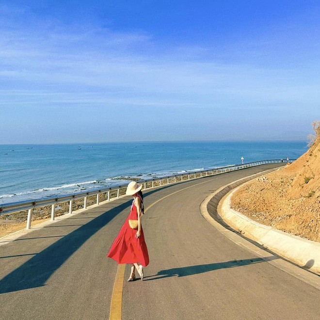 Best time to travel Mui Ne to Nha Trang sunny dry season road