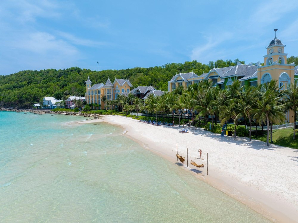 The Da Nang to Phu Quoc flight path takes you across the diverse landscapes before reaching the Gulf of Thailand