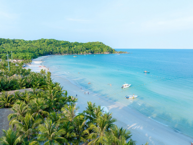 The Da Nang to Phu Quoc flight distance is approximately 700 kilometers