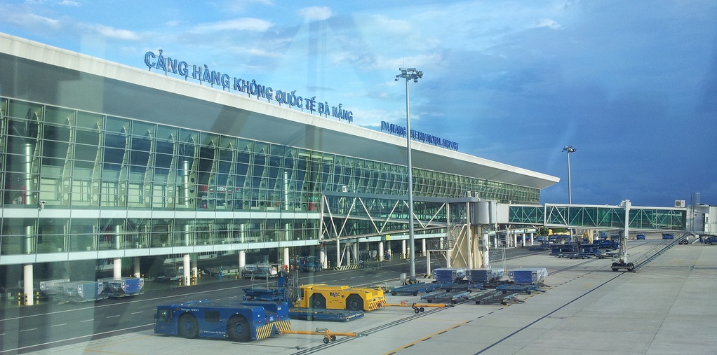 For a standard one-way Da Nang to Phu Quoc flight, you can expect to pay between $60 and $100