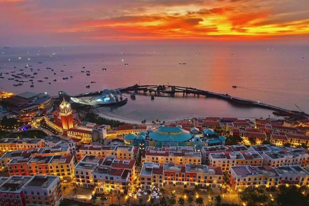 Kiss Bridge Phu Quoc is located at the central seafront of Sunset Town