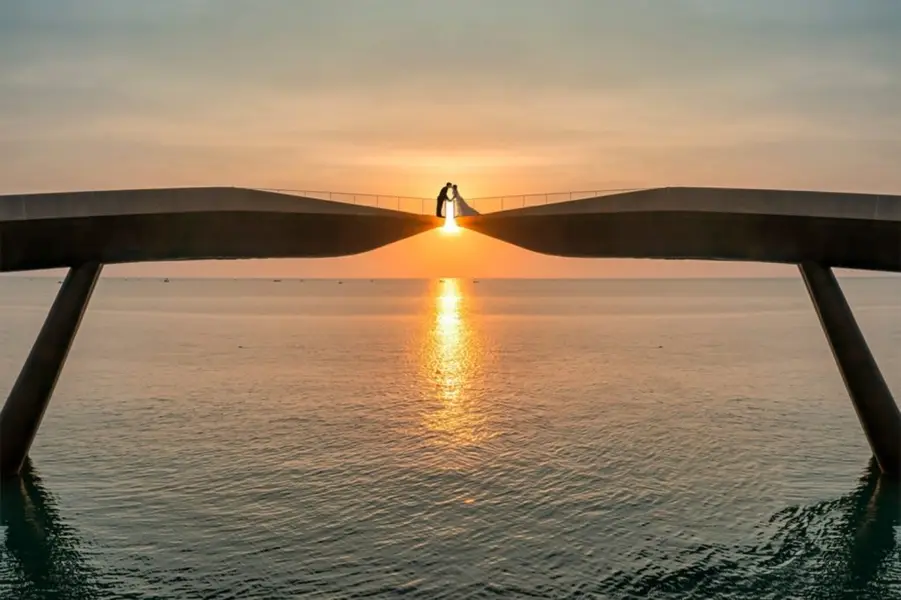 For about two weeks a year the sun sets directly in the 30 centimeter gap between the two bridge tip