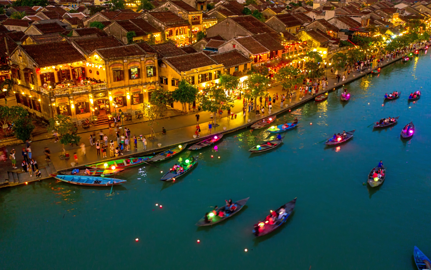Hoi An ancient town with its sparkling lights