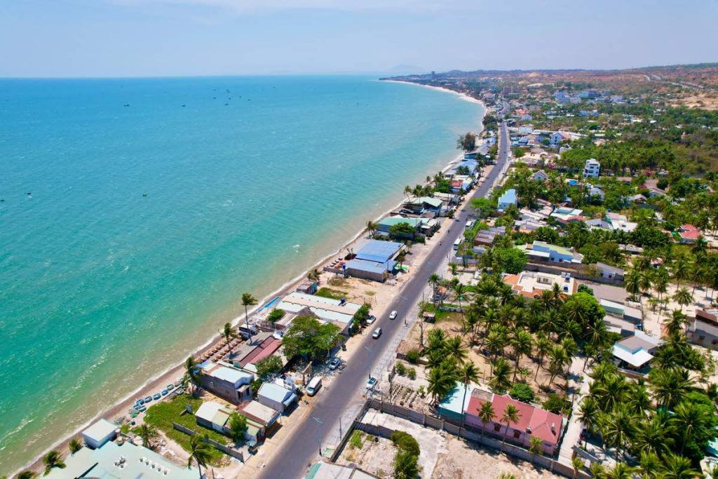 The best time to leave Mui Ne is early in the morning (around 7:00 AM or 8:00 AM)